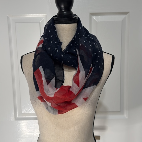 Scarf featuring the Australian flag. - Picture 2 of 3